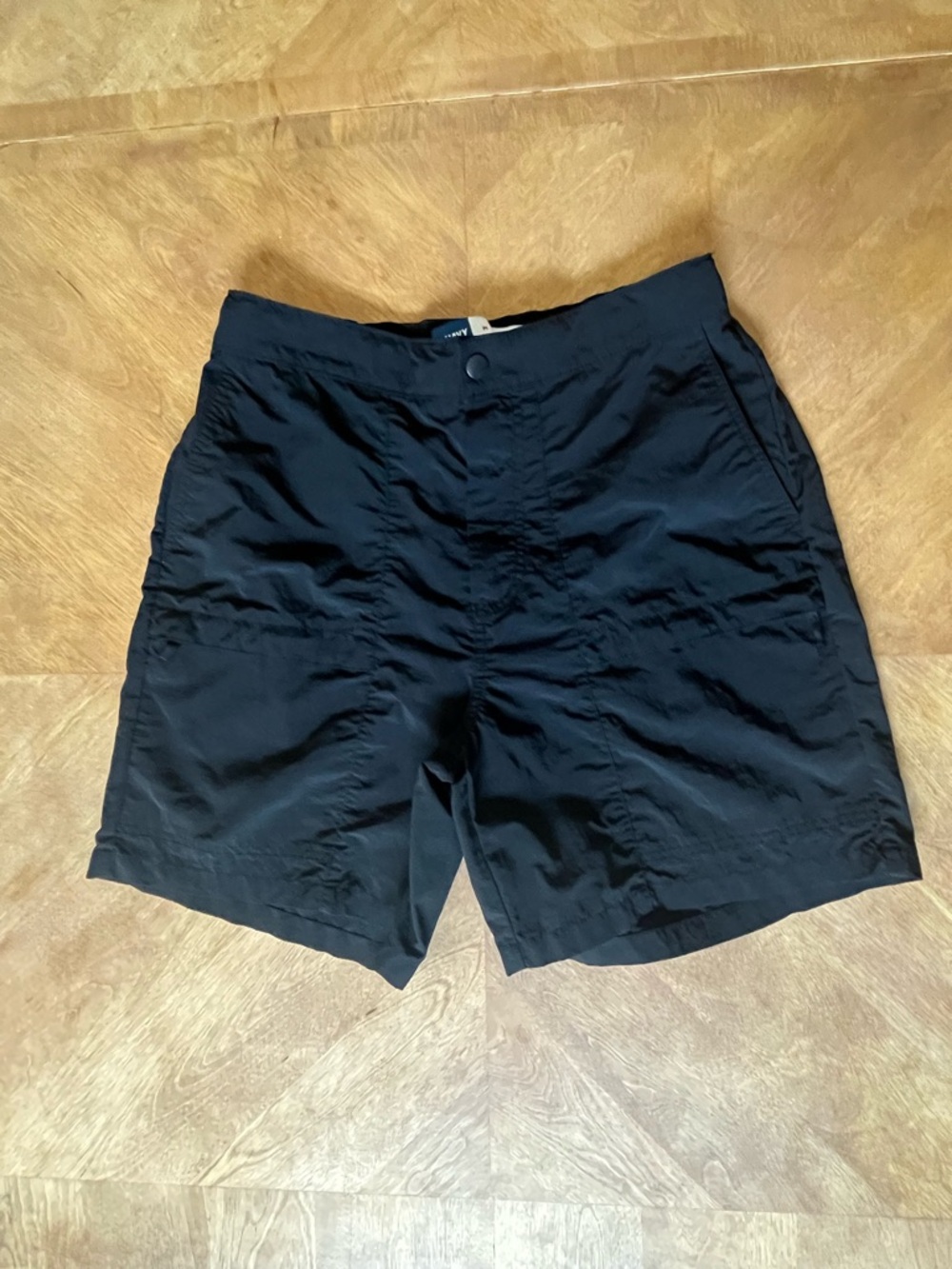 Old Navy Crinkle Nylon Athletic Shorts | Black | Men’s Medium